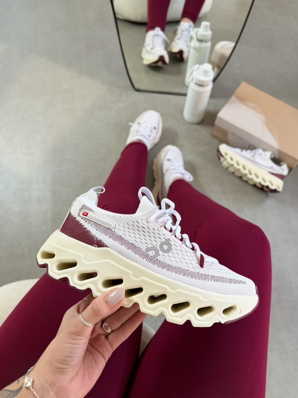 Tênis Unissex On Cloud Knit Branco Bordo