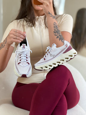 Tênis Unissex On Cloud Knit Branco Bordo