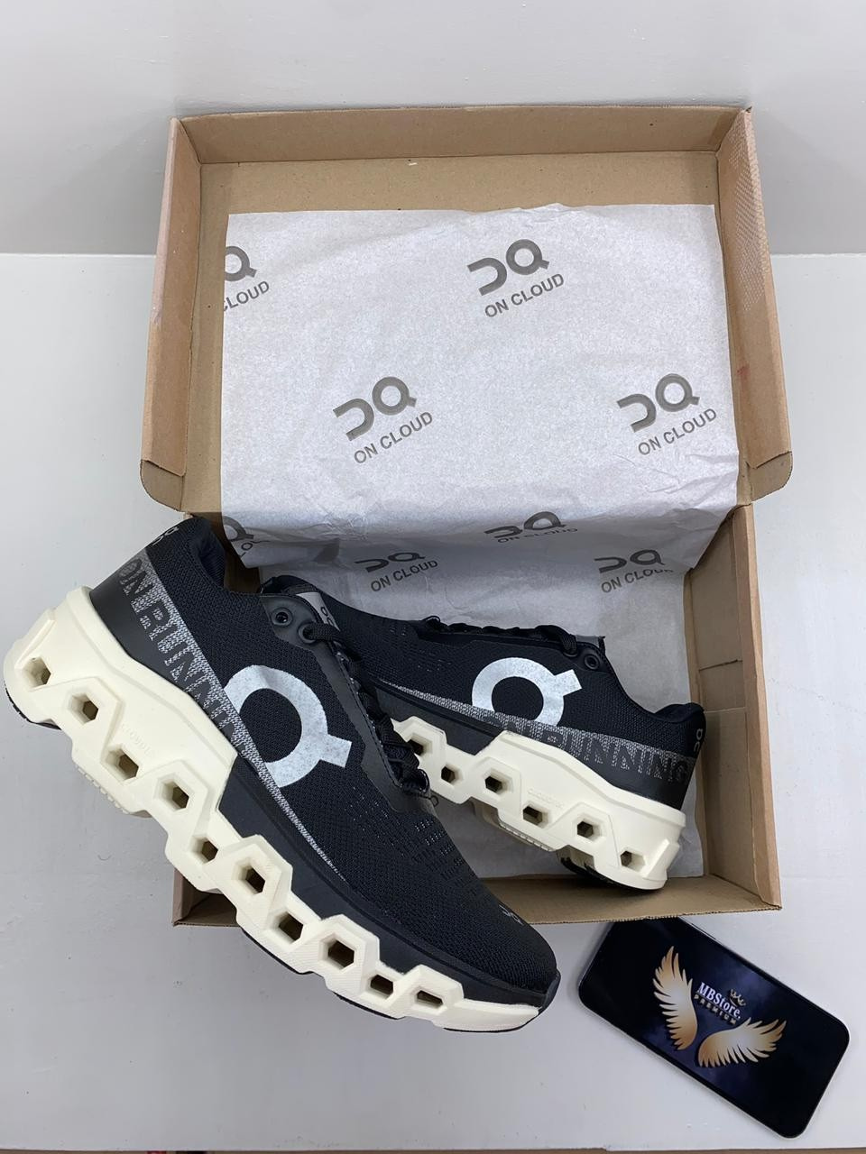 Tênis On Cloud Running Preto BrancoPremium